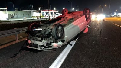 Balıkesir-İzmir otobanında meydana gelen trafik kazasında hızla arkadan gelen otomobil