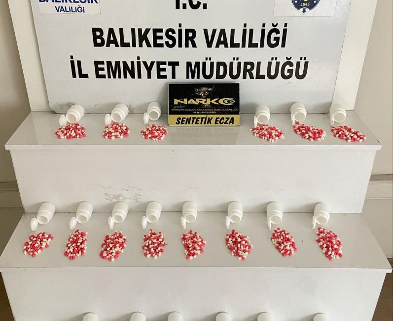 Balıkesir’de bin adet sentetik hap yakalandı Balıkesir’de polis ekipleri tarafından yapılan uyuşturucu operasyonunda bin 46 adet