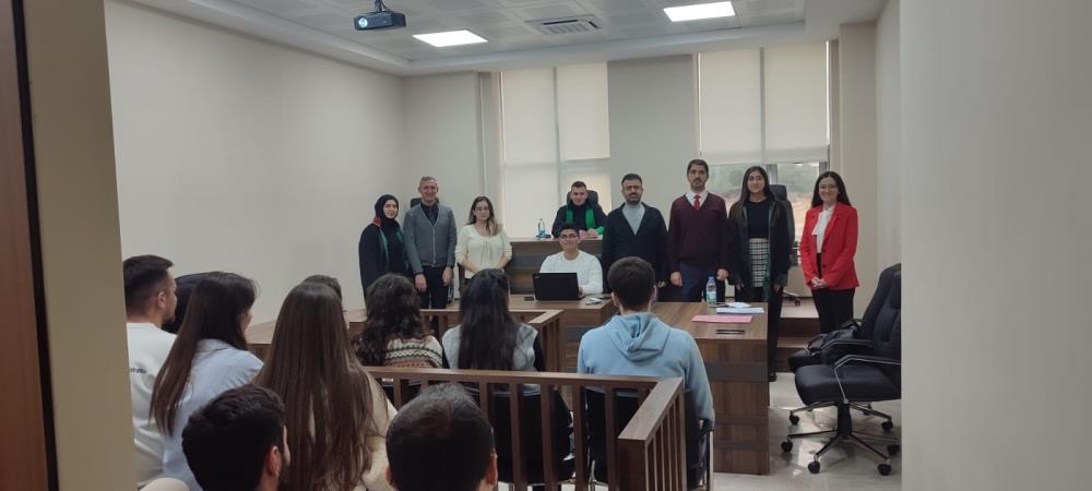 Hukuk Fakültesi öğrencileri kurgusal mahkemede eğitim alıyor Balıkesir Üniversitesi Hukuk Fakültesi 3. sınıf öğrencileri, Hukuk Klinikleri II