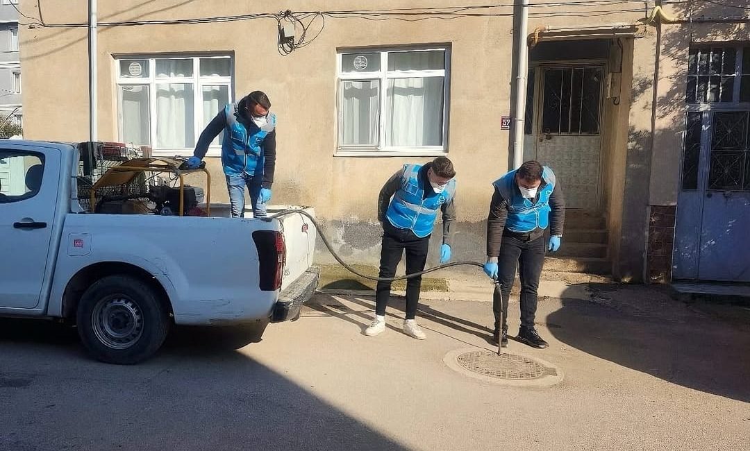 Büyükşehir, Bandırma’da haşereyle mücadeleyi başlattı Balıkesir Büyükşehir Belediyesi ekipleri, Bandırma’da sinek ve haşere popülasyonunu kontrol