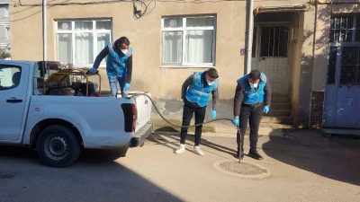 Balıkesir Büyükşehir Belediyesi ekipleri, Bandırma’da sinek ve haşere popülasyonunu kontrol