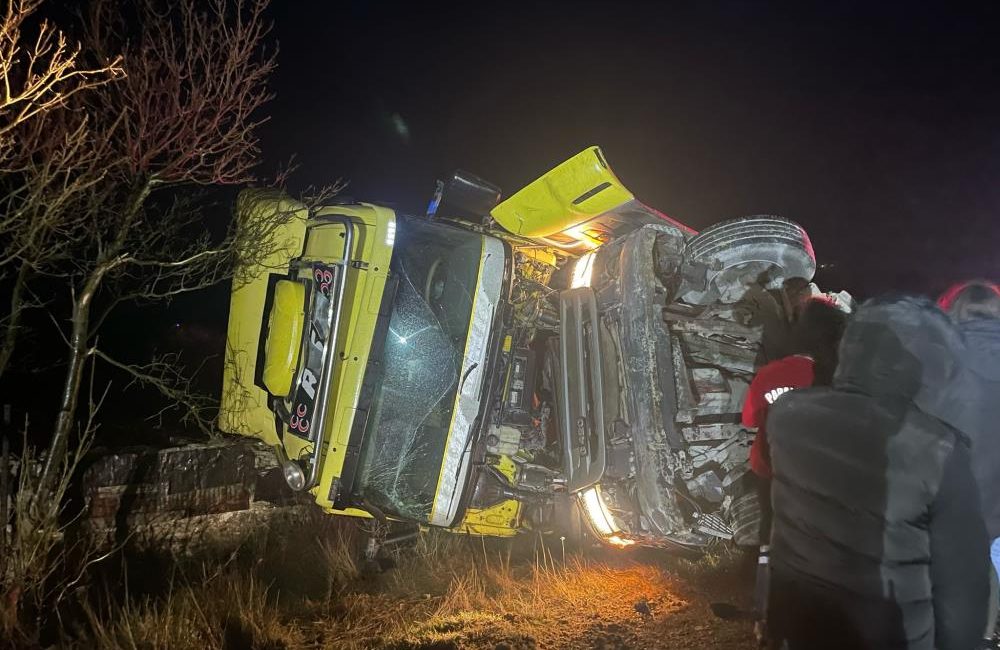 Cennet Tepesi Mevkii’nde meydana gelen trafik kazasında, sürücü LG’nin direksiyon