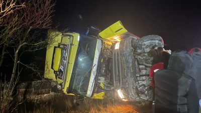 Cennet Tepesi Mevkii’nde meydana gelen trafik kazasında, sürücü LG’nin direksiyon