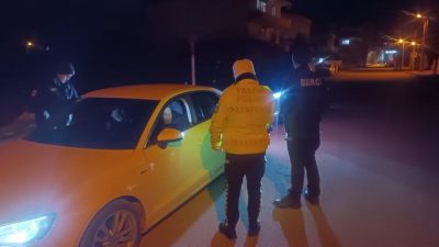  Balıkesir’de polis ekipleri il genelinde gerçekleştirdiği denetimlerde aranma kaydı bulunan