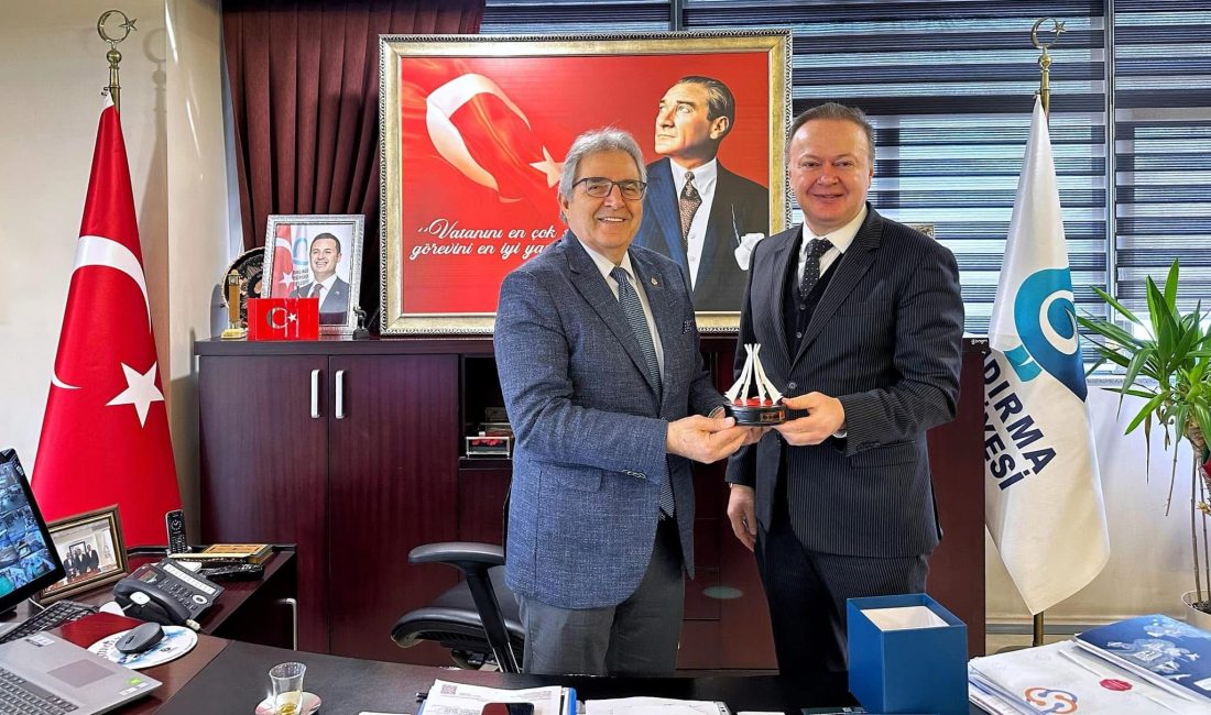 Mavi Vatan söyleşi öncesinde Başkan Mirza’ya ziyaret Bandırma Belediye Başkanı Dursun Mirza, Ankara Üniversitesi Hukuk Fakültesi Deniz