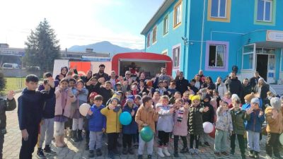 Sındırgı’da öğrencilere Vakıflar Müdürlüğü tarafından salep ikramı yapıldı. Kültürel mirası