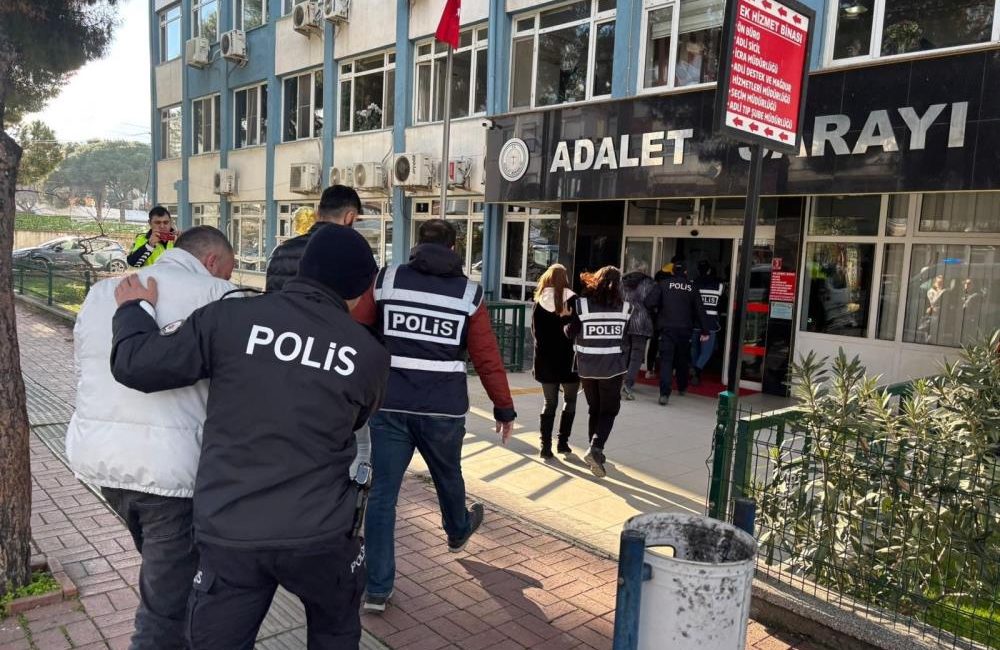 Gömeç’de yediemin otoparkından çalınan 4 araçla ilgili polis ekipleri tarafından