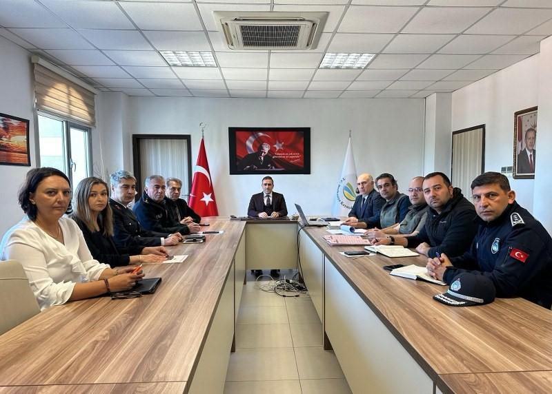 Burhaniye’ de sokak hayvanları değerlendirme Toplantısı yapıldı Burhaniye’de Kaymakam İlyas Memiş başkanlığında Sokak Hayvanları Değerlendirme Toplantısı yapıldı.