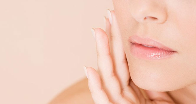 Ciltte oluşan kahverengi lekelerin nedenlerinden bahseden Dermatoloji Uzmanı Dr. Elçin
