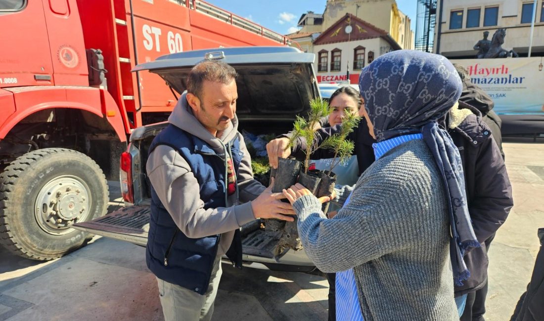 Sındırgı’da Ormancılık haftası için fidan dağıtıldı 21 Mart Dünya Ormancılık Günü ve Orman Haftası kapsamında, Sındırgı’da