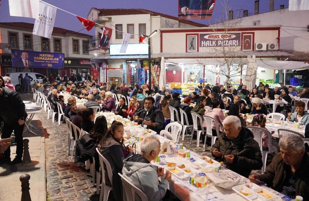 Ayvalık Belediyesi’nin Dr. Fazıl Doğan Meydanı’nda (At Arabacılar) düzenlediği ikinci