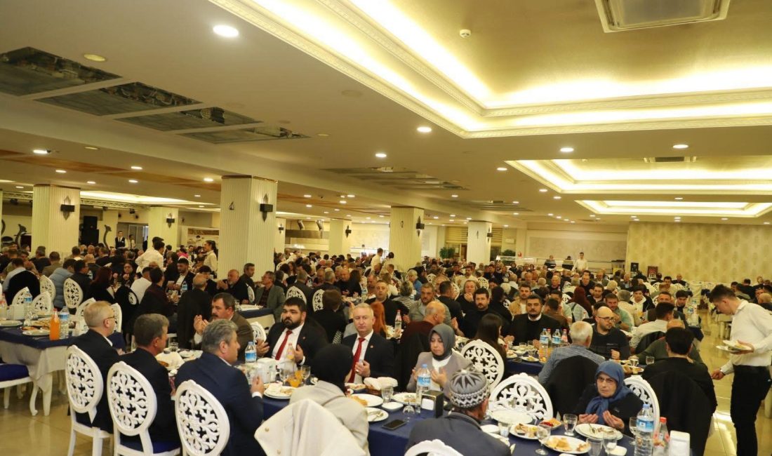Gönen Belediyesi, iftar programında protokol ile bir araya gelerek iftar