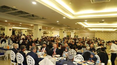 Gönen Belediyesi, iftar programında protokol ile bir araya gelerek iftar