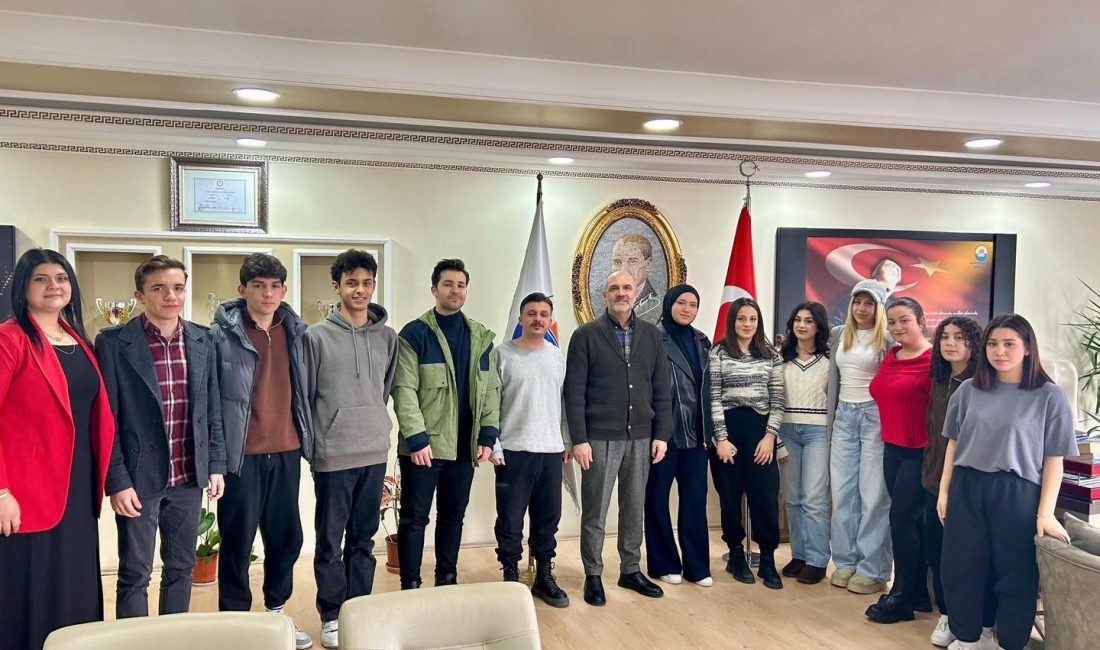Başkan Dinçer, üniversiteye hazırlanan gençleri ağırladı Marmara Adalar Belediyesi’nin ücretsiz üniversite hazırlık kursuna katılan öğrenciler, Başkan