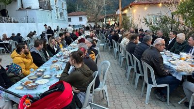Burhaniye’de toplu iftar geleneği devam ediyor. Her gün farklı mahallelerde