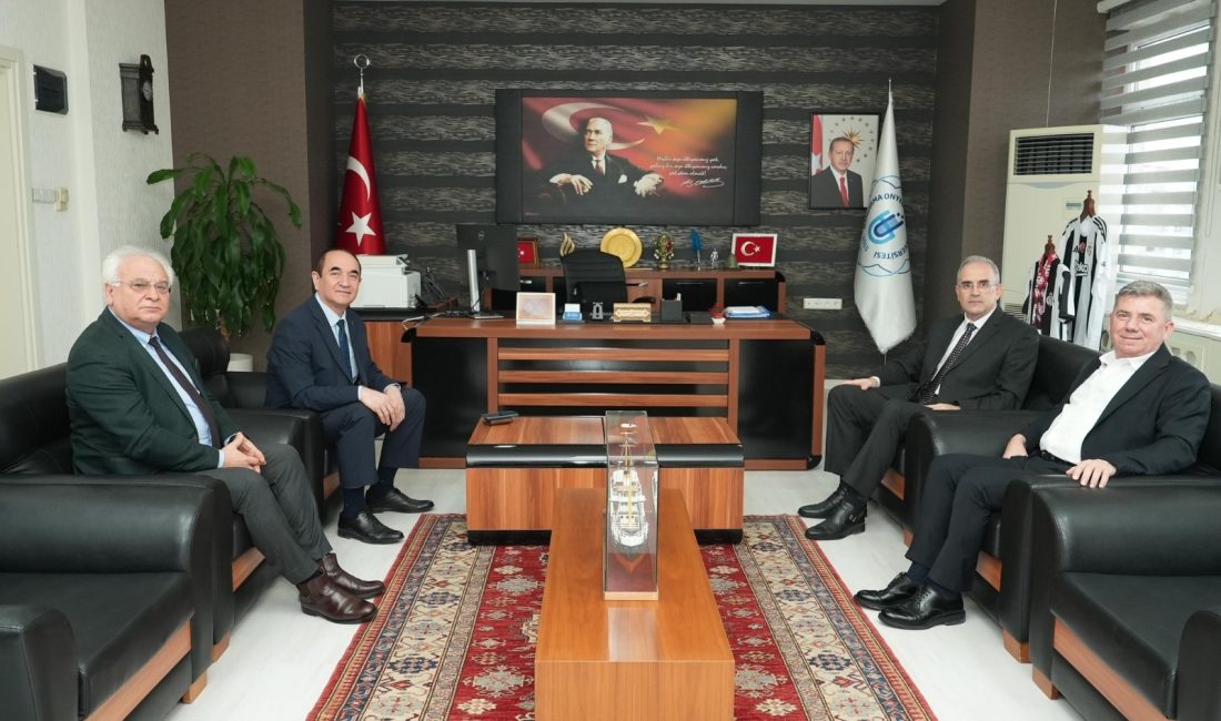 Gönen Kaymakamı Ahmet Altıntaş ve Gönen Ticaret Odası Başkanı İsmail