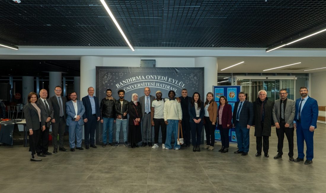 Bandırma Onyedi Eylül Üniversitesi’nde birlik ve beraberlik iftarı Bandırma Onyedi Eylül Üniversitesi’nde düzenlenen iftar programında öğrencilerle bir araya