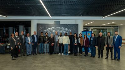Bandırma Onyedi Eylül Üniversitesi’nde düzenlenen iftar programında öğrencilerle bir araya