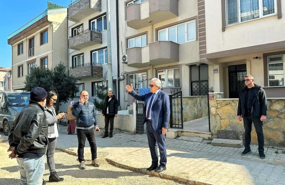 Bandırma’da altyapı ve çevre düzenleme çalışmaları devam ediyor Bandırma Belediyesi tarafından yürütülen çalışmalar devam ediyor. Kentin farklı noktalarında