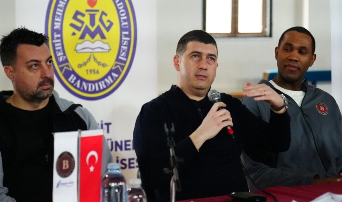 Bandırma Bordo oyuncuları, öğrencilerle deneyimlerini paylaştı Bandırma Bordo Basketbol Takımı, Şehit Mehmet Günenç Anadolu Lisesi öğrencileriyle