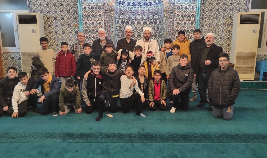 Bandırma’da Çocuklar Ramazan ayında camiyle buluştu Diyanet İşleri Başkanlığı’nın “Şehirlerimizin Kalbi Camide Buluşuyoruz” projesi kapsamında düzenlenen