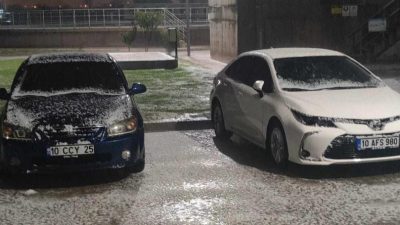 Gönen’de gece saatlerinde başlayan şiddetli yağış ve dolu, bölgeyi olumsuz