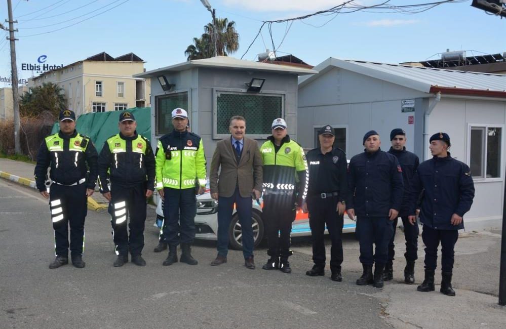 Edremit Kaymakamı Ahmet Odabaş, trafik güvenliği tedbirleri dahilinde jandarma trafik