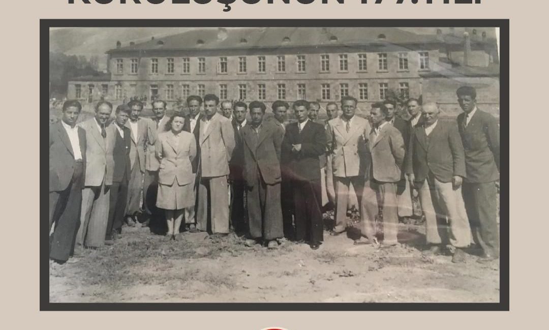 Eğitim İş Bandırma’dan öğretmen hakları için çağrı Eğitim İş Bandırma Temsilcisi Serdar Polat, Öğretmen Okullarının kuruluş yıl