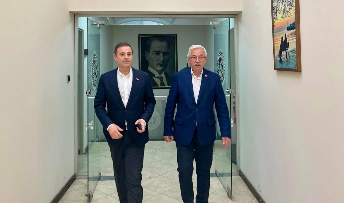 Erdek Belediyesi’nde projeler değerlendirildi Balıkesir Büyükşehir Belediye Başkanı Ahmet Akın ve Milletvekili Serkan Sarı,