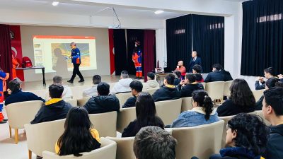 911 Arama Kurtarma Derneği ve AFAD eğitmenleri tarafından Erdek Halitpaşa