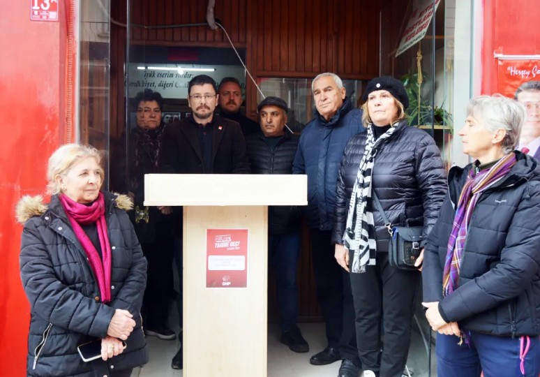 İstanbul Büyükşehir Belediye Başkanı Ekrem İmamoğlu’nun gözaltına alınmasına tepki göstermek