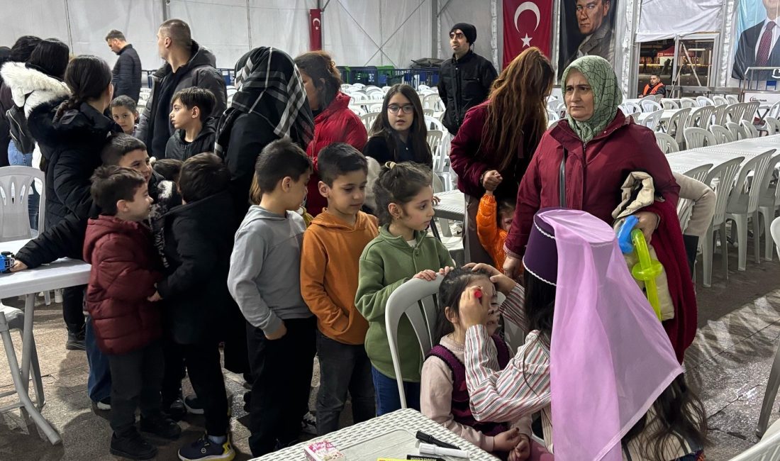 Bandırma’da iftar sonrası sanat müziği dinletisi Bandırma Sanat Müziği Topluluğu, iftar sonrası sahne alarak sanat müziği