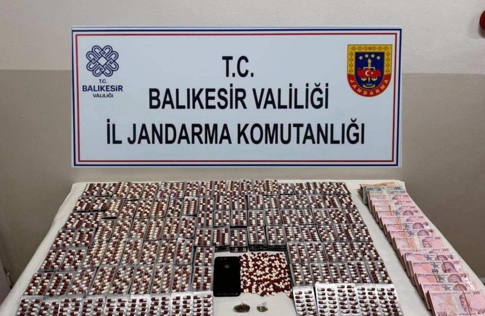 Balıkesir’de jandarmadan kaçakçılık ve organize suç operasyonu: 50 şüpheli yakalandı Balıkesir İl Jandarma Komutanlığı ekipleri, kaçakçılık ve organize suçlarla mücadele