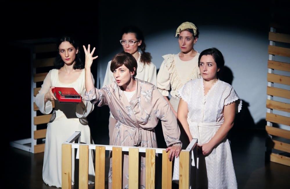 Ayvalık’ta Kadın Oyunları Festivali başlıyor Ayvalık Belediyesi, Türkiye’nin ve Avrupa’nın kadın temalı tek tiyatro festivali