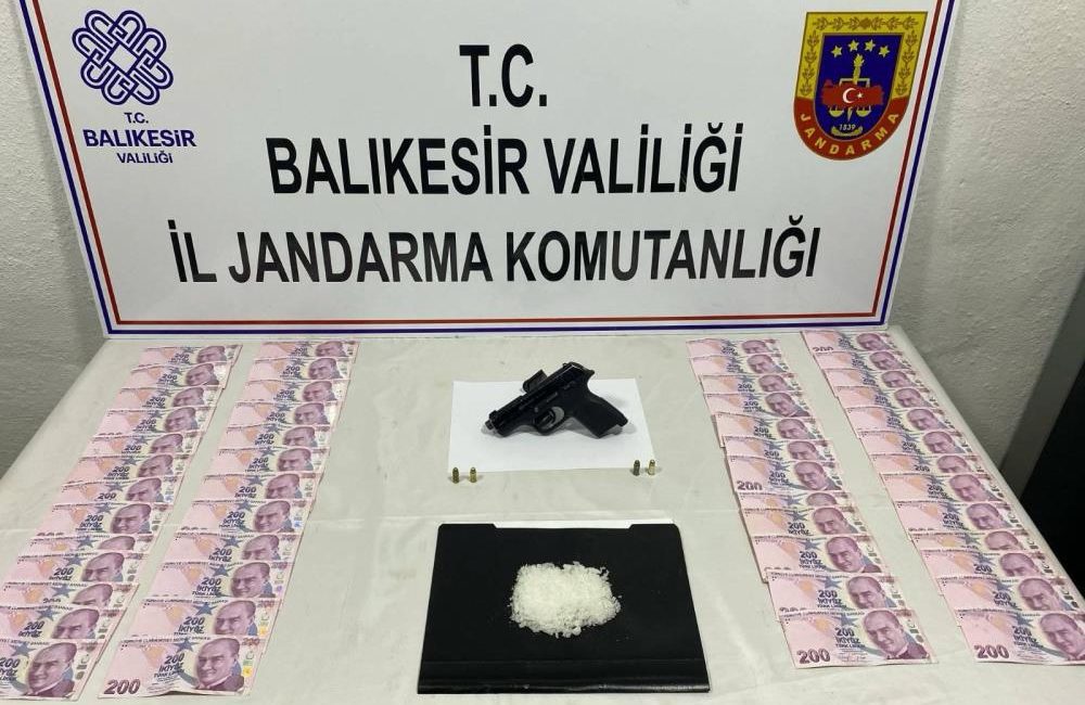 Balıkesir’de uyuşturucu operasyonu: 6 şüpheli gözaltında Balıkesir İl Jandarma Komutanlığı ekipleri tarafından, uyuşturucu madde imal ve