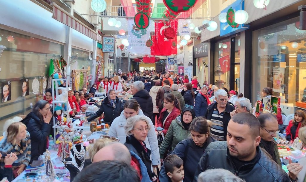 Bandırma Belediyesi, kadın üreticilere destek vermek amacıyla gelenekselleştirdiği Kadın El