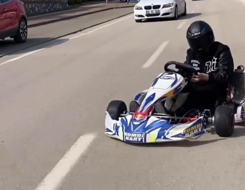Bursa’da pistin yolunu şaşıran bir kişi, go kart aracıyla trafiğe