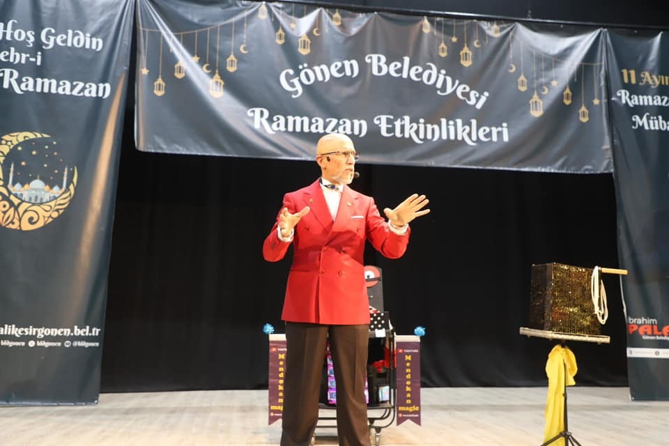 Gönen Belediyesi’nin Ramazan etkinlikleri kapsamında düzenlediği Mendakon İllüzyonist Gösterisi, Gülez