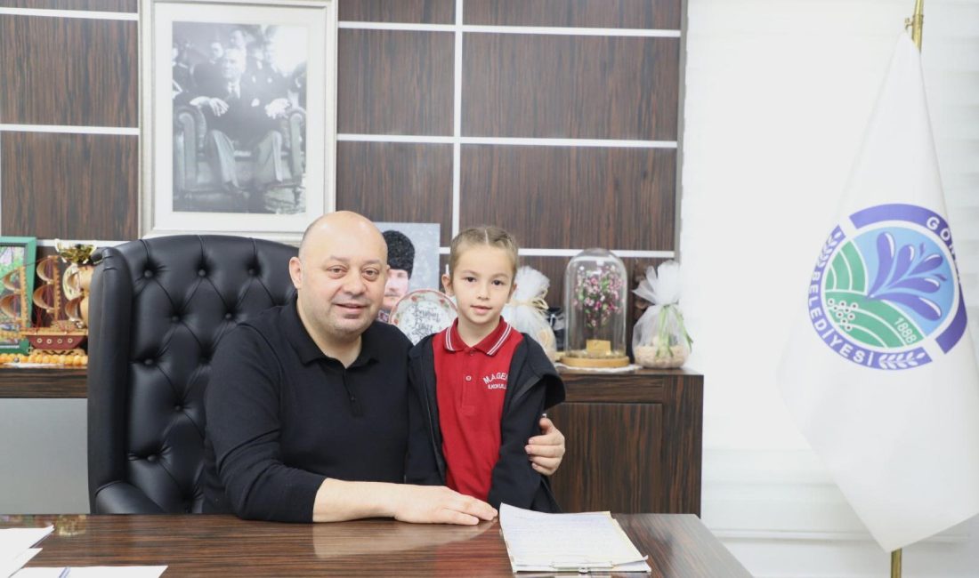 İlkokul öğrencisi belediye ödevini Başkan Palaz’la yaptı Mehmet Ahmet Genç İlkokulu 3’üncü sınıf öğrencisi Eylül Yılmaz, belediye