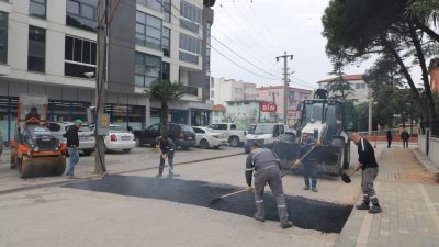 Gönen’de belediye ekipleri tarafından asfaltlama ve yol tamirat çalışmaları hız