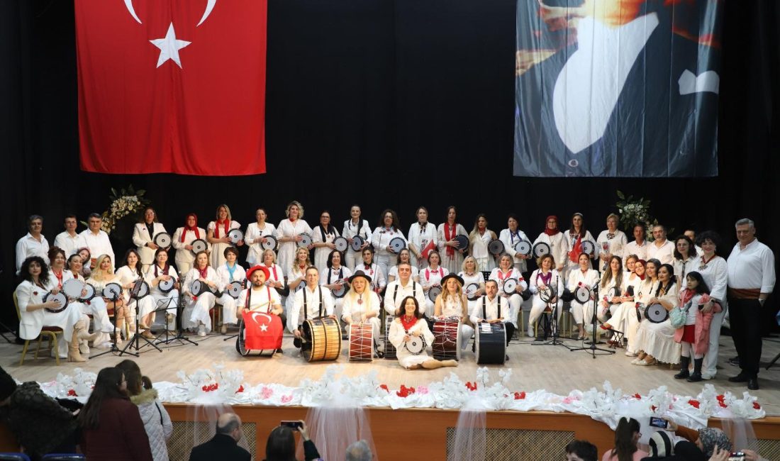 Gönen Belediyesi tarafından düzenlenen Her Telden Ritim Grubu konseri, müzikseverleri
