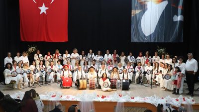 Gönen Belediyesi tarafından düzenlenen Her Telden Ritim Grubu konseri, müzikseverleri