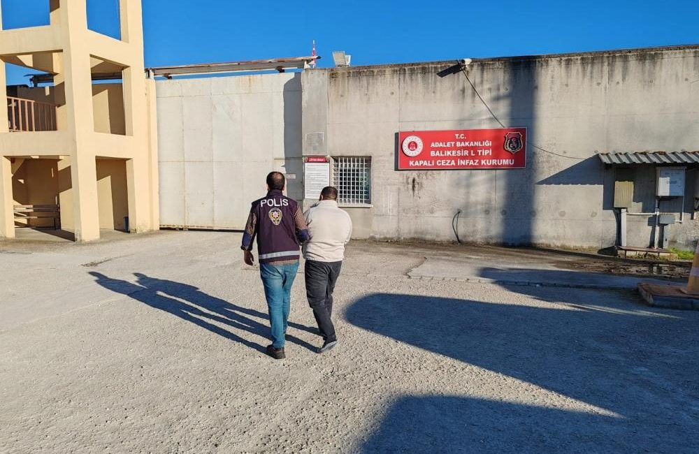 Balıkesir’de polis ekipleri tarafından il genelinde kapsamlı denetimler gerçekleştirildi. Yapılan