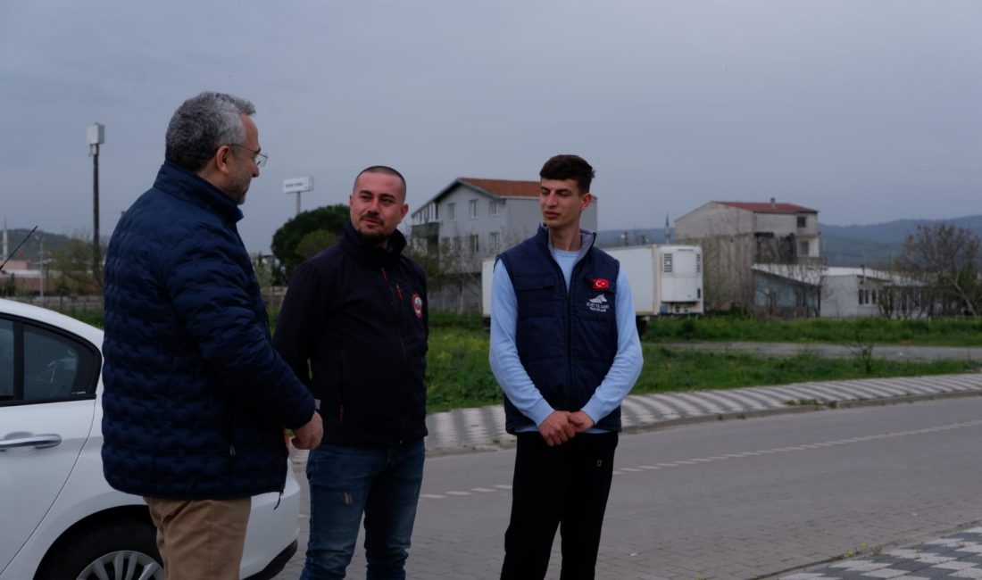 Susurluk Belediye Başkanı Hakan Yıldırım Semizel, vatandaşların şikâyeti üzerine Karşıyaka
