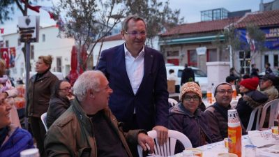 Cunda Adası’nda; Ayvalık Belediyesi ev sahipliğinde düzenlenen iftar sofrasına, adada