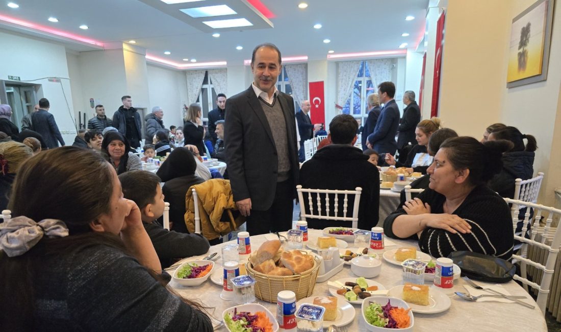 Bandırma’da Roman vatandaşlar iftarda buluştu Bandırma Kaymakamlığı, Roman vatandaşlara yönelik iftar programı düzenledi. Kaymakam Engin
