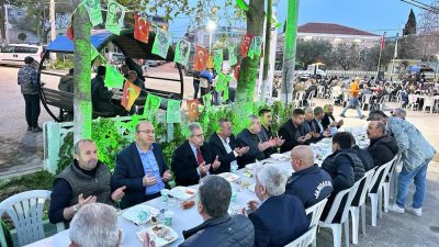 Yeşilçomlu Mahallesi, geleneksel olarak düzenlediği iftar yemeğinde mahalle sakinlerini ve