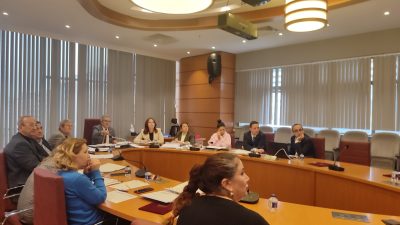 Paşakent Mahallesi’nde içinde çam ağaçlarının bulunduğu, belediye ait konut alanı