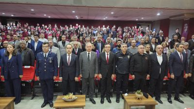 Bandırma’da İstiklal Marşı’nın kabulünün 104. yılı dolayısıyla resmi tören düzenlendi.