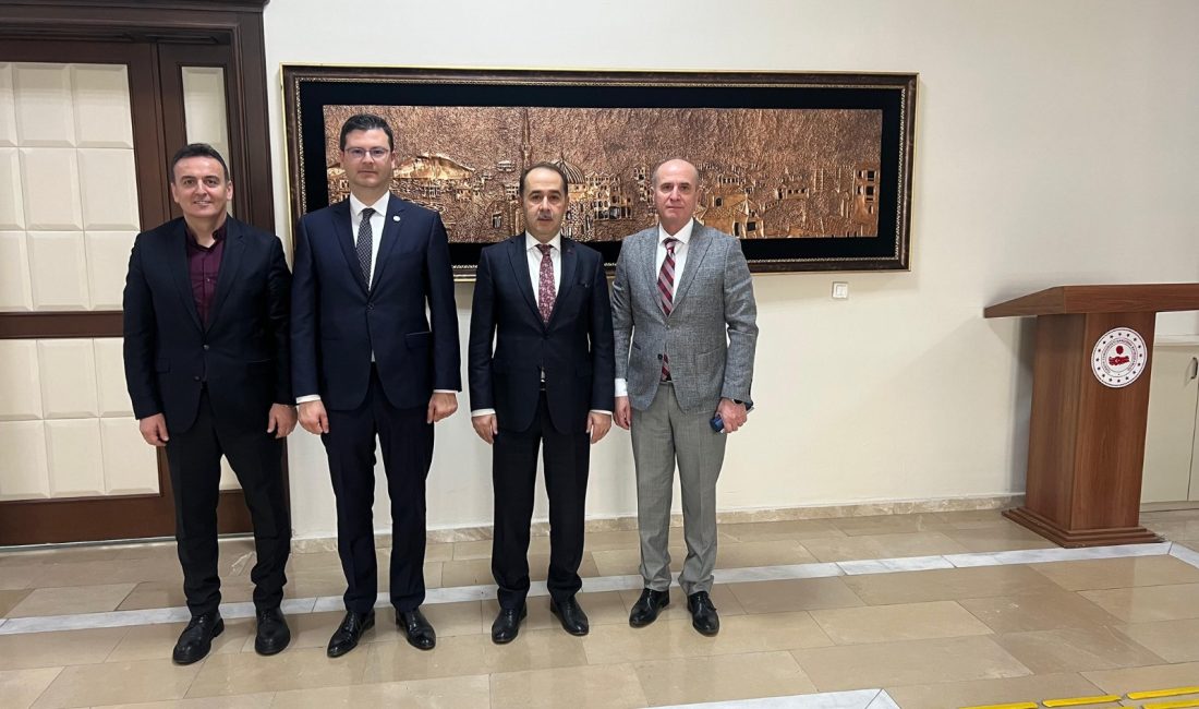 Bandırma’da yapay zekânın iş dünyasına etkileri masaya yatırıldı BANSİAD Yönetim Kurulu Başkanı Mehmet Ali Ozar ve üyeleri, Bandırma